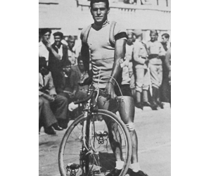 1941 – Sporting e Francisco Inácio ganharam a Volta a Portugal em bicicleta